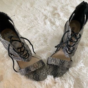 Snake skin lace heel Steve Madden 7.5